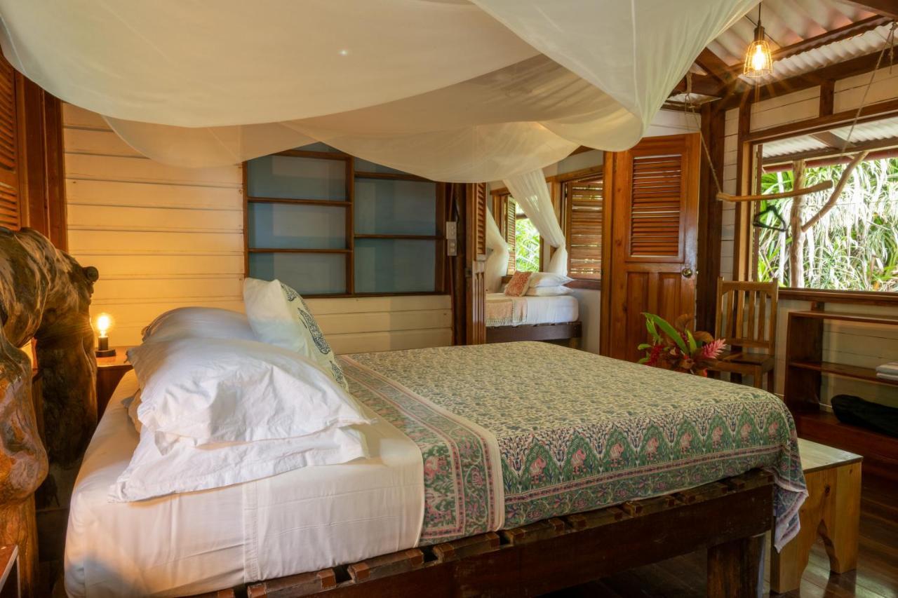 Casa Cayuco Eco-Adventure Lodge Bocas Town Exterior foto
