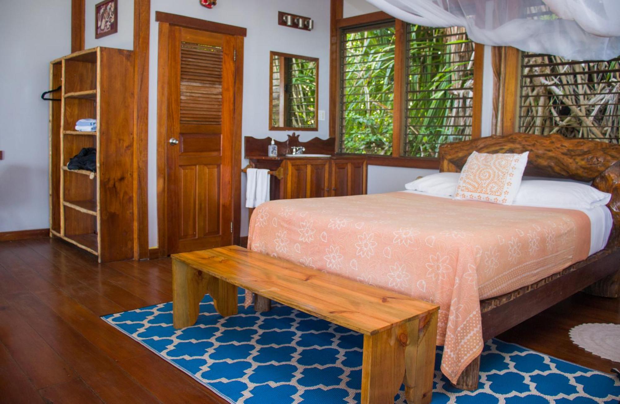 Casa Cayuco Eco-Adventure Lodge Bocas Town Exterior foto
