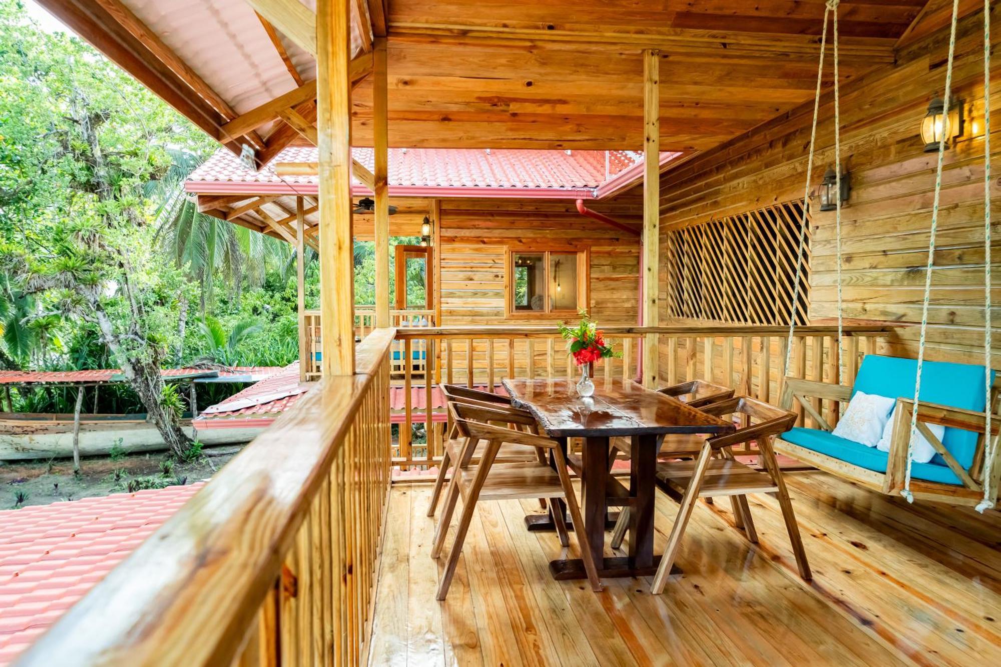Casa Cayuco Eco-Adventure Lodge Bocas Town Exterior foto