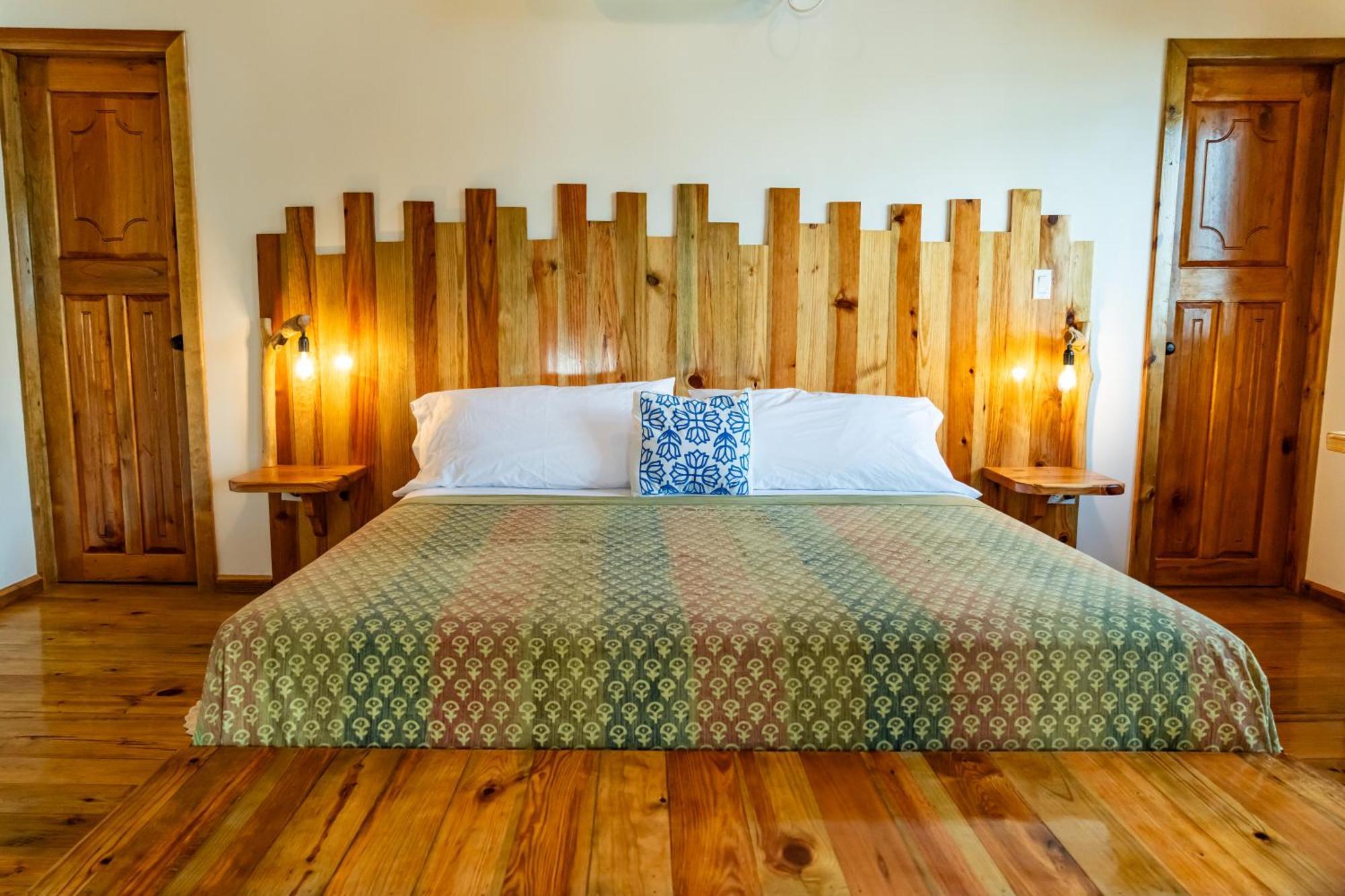 Casa Cayuco Eco-Adventure Lodge Bocas Town Exterior foto